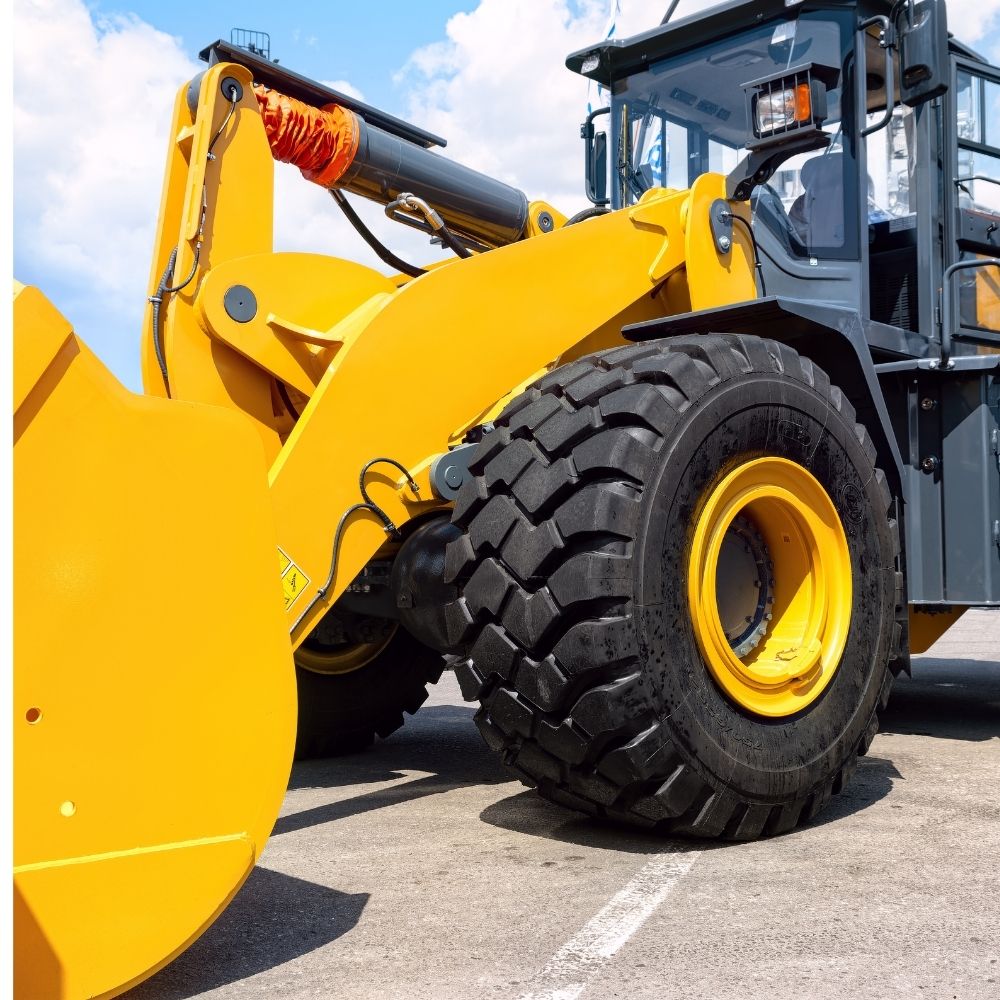 Tehli̇keli̇ Ve Çok Tehli̇keli̇ İşlerde Bayrakçi İşaretçi̇ Eği̇ti̇mi̇ ve Sektörel Yeterlilik