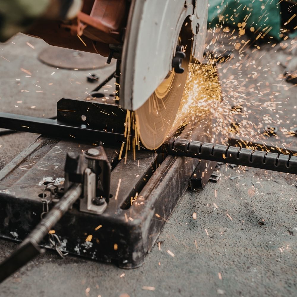 Tehli̇keli̇ Ve Çok Tehli̇keli̇ İşlerde Metal Doğramaci Eği̇ti̇mi̇ Yetkinlik Geliştirme Süreci