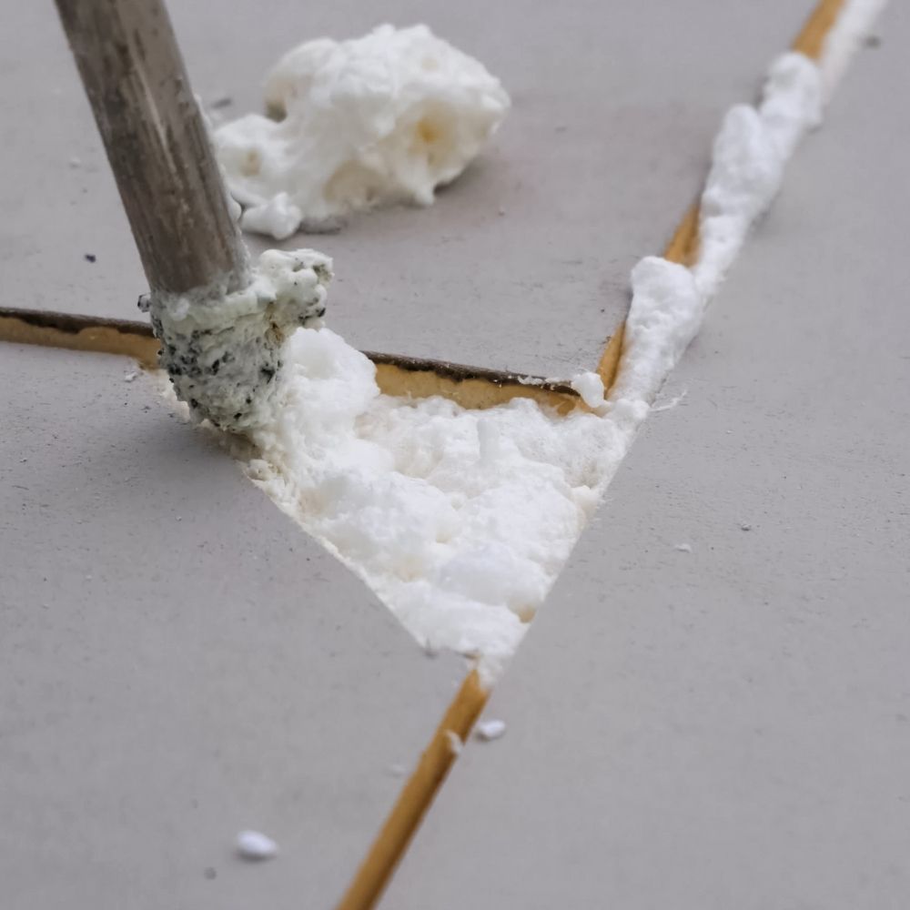 Tehli̇keli̇ Ve Çok Tehli̇keli̇ İşlerde Diş İç Cephe Kaplama Ve Yalitimi Eği̇ti̇mi̇ Yetkinlik Geliştirme Süreci