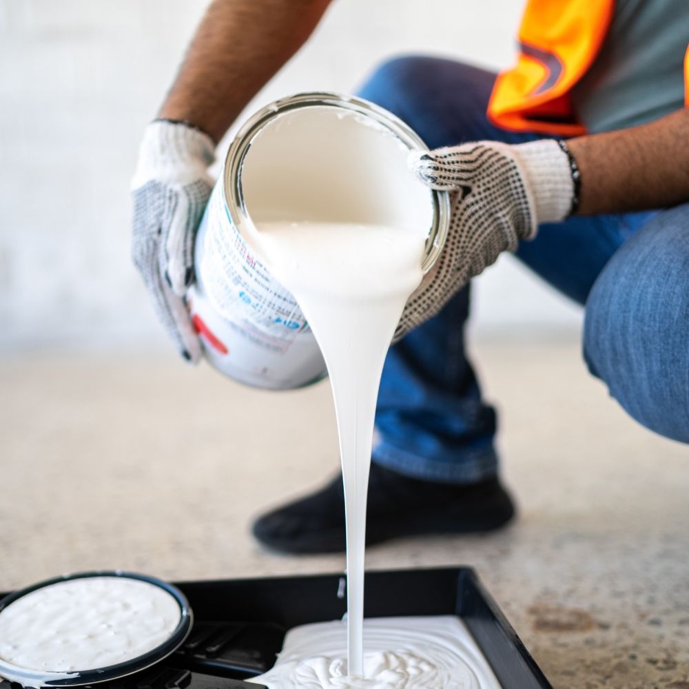 Tehli̇keli̇ Ve Çok Tehli̇keli̇ İşlerde Çalişanlara Yöneli̇k İnşaat Boyacisi Eği̇ti̇mi̇ ve Sektörel Yeterlilik