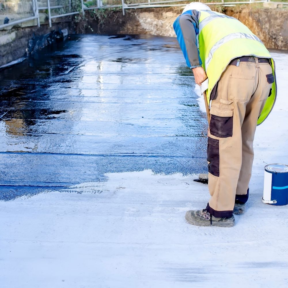 Tehli̇keli̇ Ve Çok Tehli̇keli̇ İşlerde Çalişanlara Yöneli̇k Su Yalitimcisi Eği̇ti̇mi̇ ve Sektörel Yeterlilik